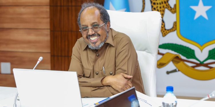 Madaxweyne Xasan Sheekh Maxamuud oo shir-guddoomiyey Kulanka Golaha Wasiirrada.