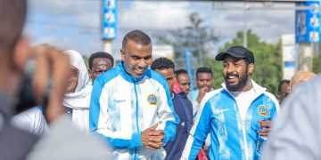 Ra’iisul Wasaare Xamsa oo Ka Qayb Galay Xiritaanka Tartanka Orodka Toddobaadka Nabadda iyo Horumarka Muqdisho, Kuna Dhiirrigeliyay Dhallinyarada Isboortiga iyo Midnimada